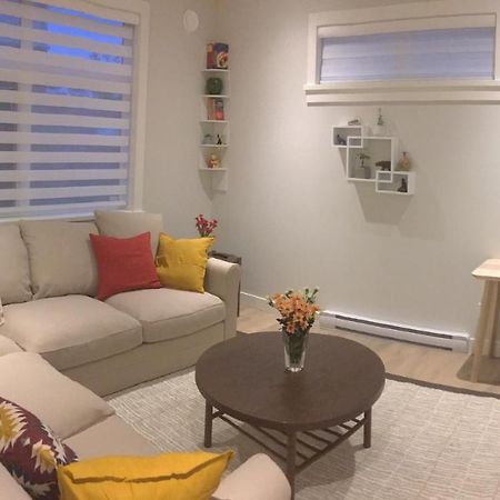 Mollys Cottage-The Suite On Vancouver Island Near Yyj Airport And The Wa And Bc Ferries North Saanich Eksteriør bilde