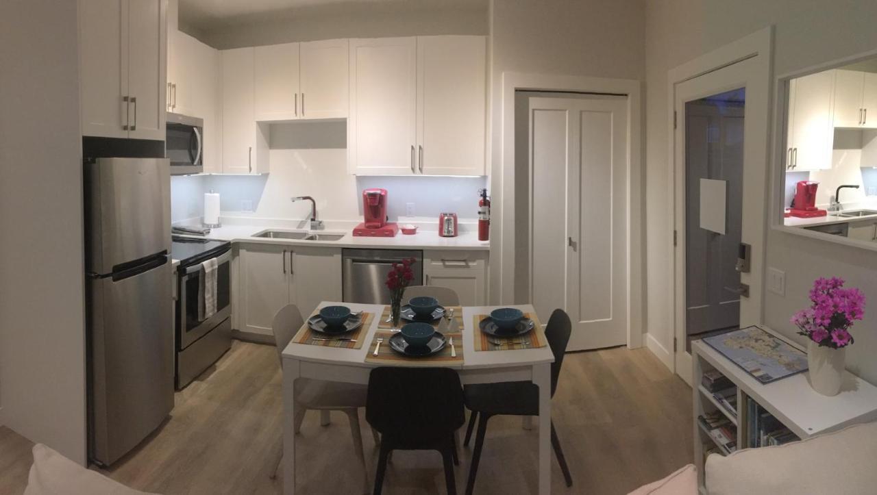 Mollys Cottage-The Suite On Vancouver Island Near Yyj Airport And The Wa And Bc Ferries North Saanich Eksteriør bilde