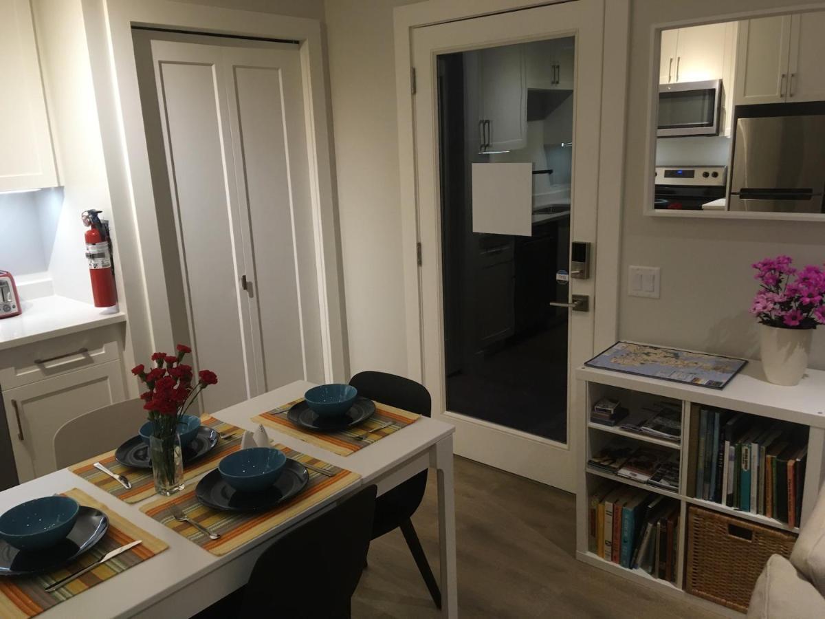 Mollys Cottage-The Suite On Vancouver Island Near Yyj Airport And The Wa And Bc Ferries North Saanich Eksteriør bilde