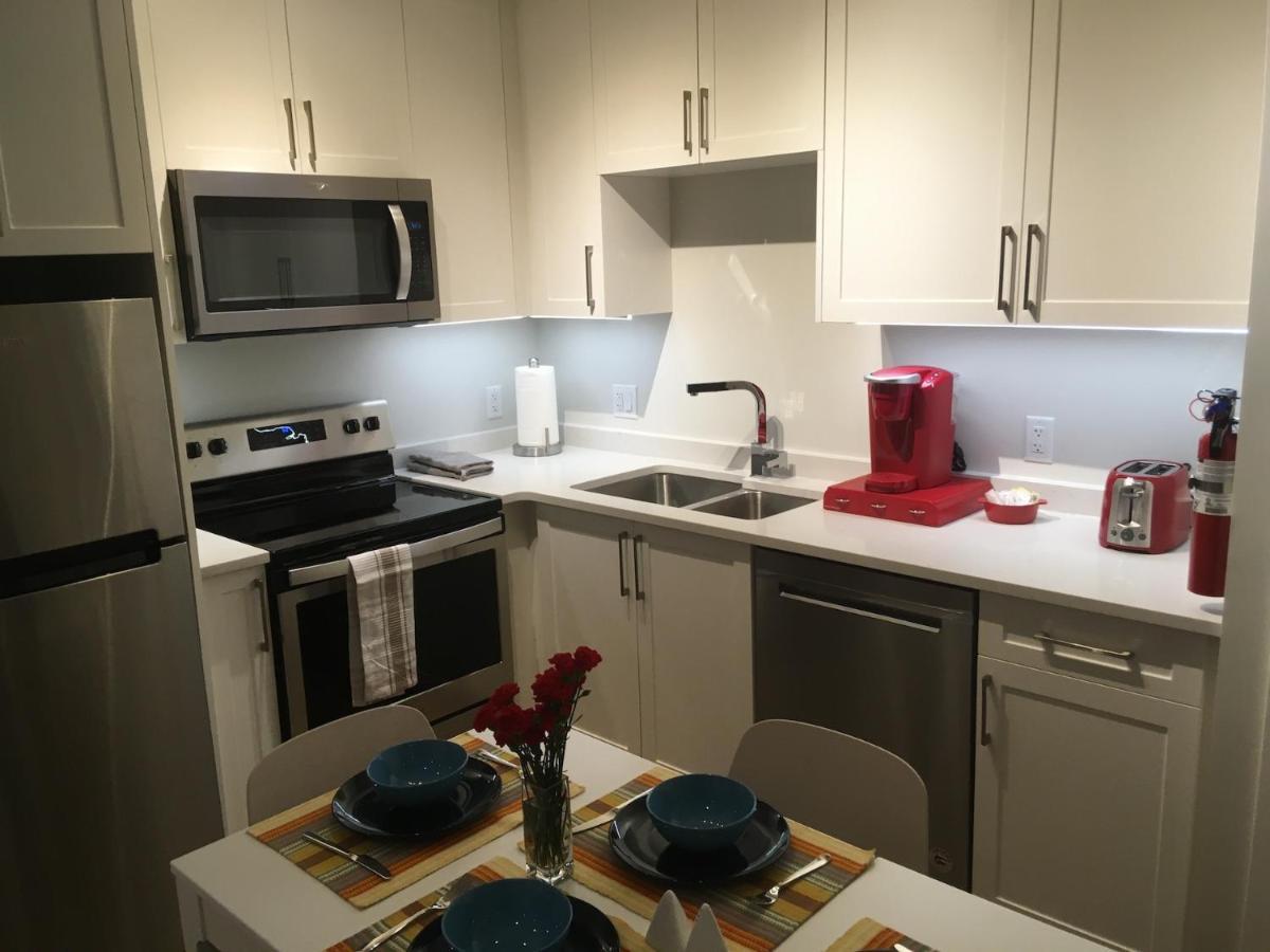 Mollys Cottage-The Suite On Vancouver Island Near Yyj Airport And The Wa And Bc Ferries North Saanich Eksteriør bilde