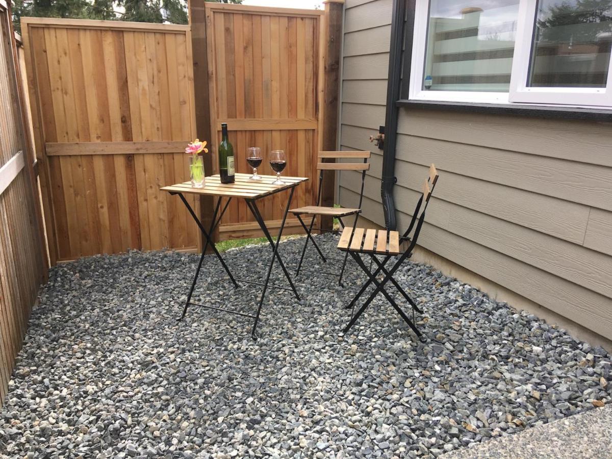 Mollys Cottage-The Suite On Vancouver Island Near Yyj Airport And The Wa And Bc Ferries North Saanich Eksteriør bilde